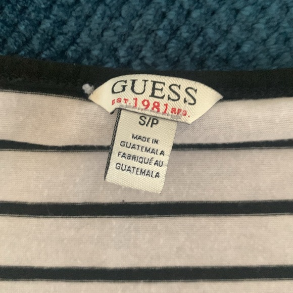 Guess Black and White Striped Cap Sleeve Fitted T-shirt Cold Shoulder Small Y2K - Picture 3 of 6